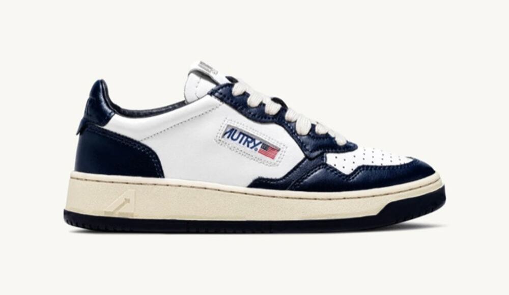 Autry Womens Medalist Low Bicolor Sneaker White Blue Leather 40 / 10